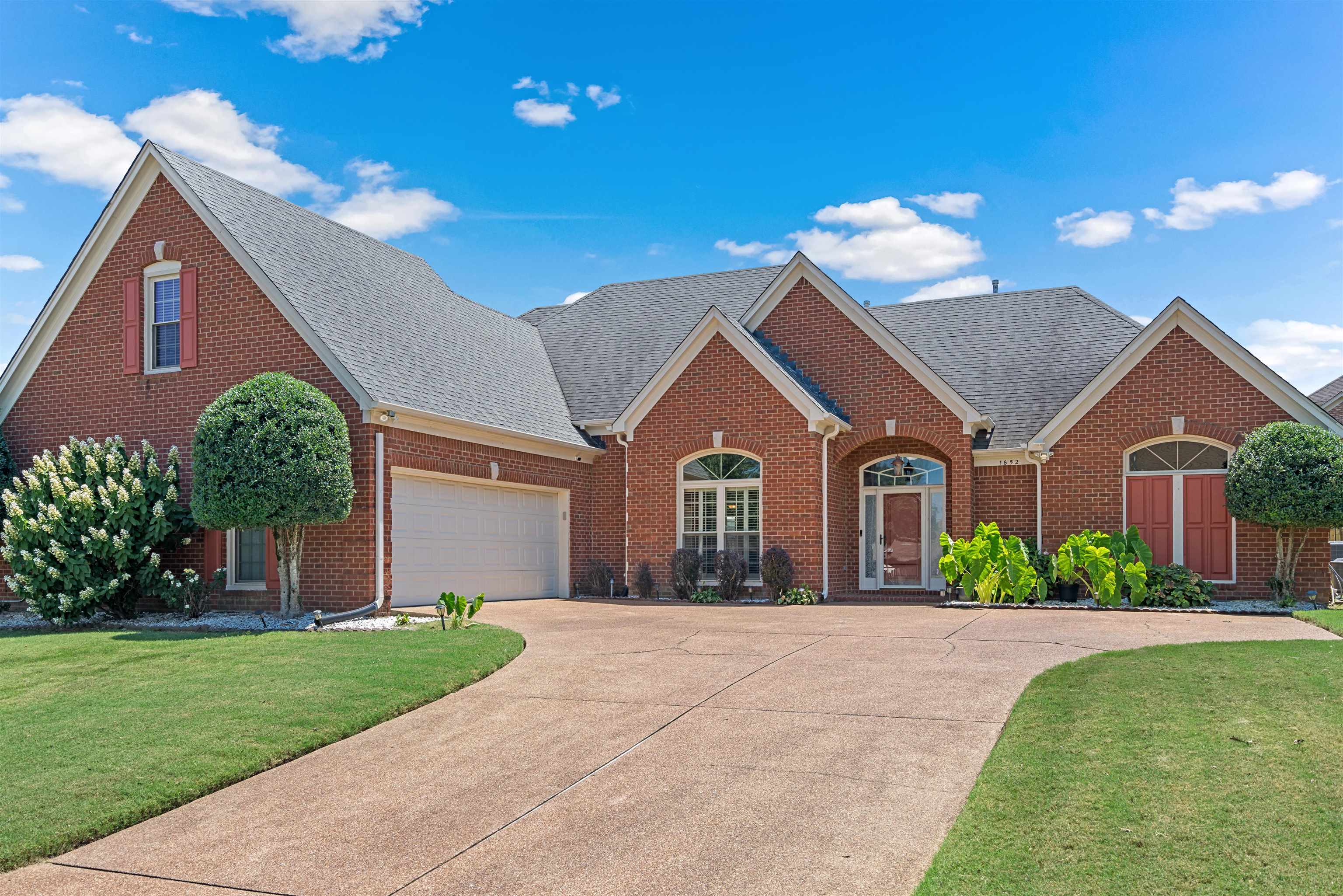 Front of property featuring a front lawn and a garage