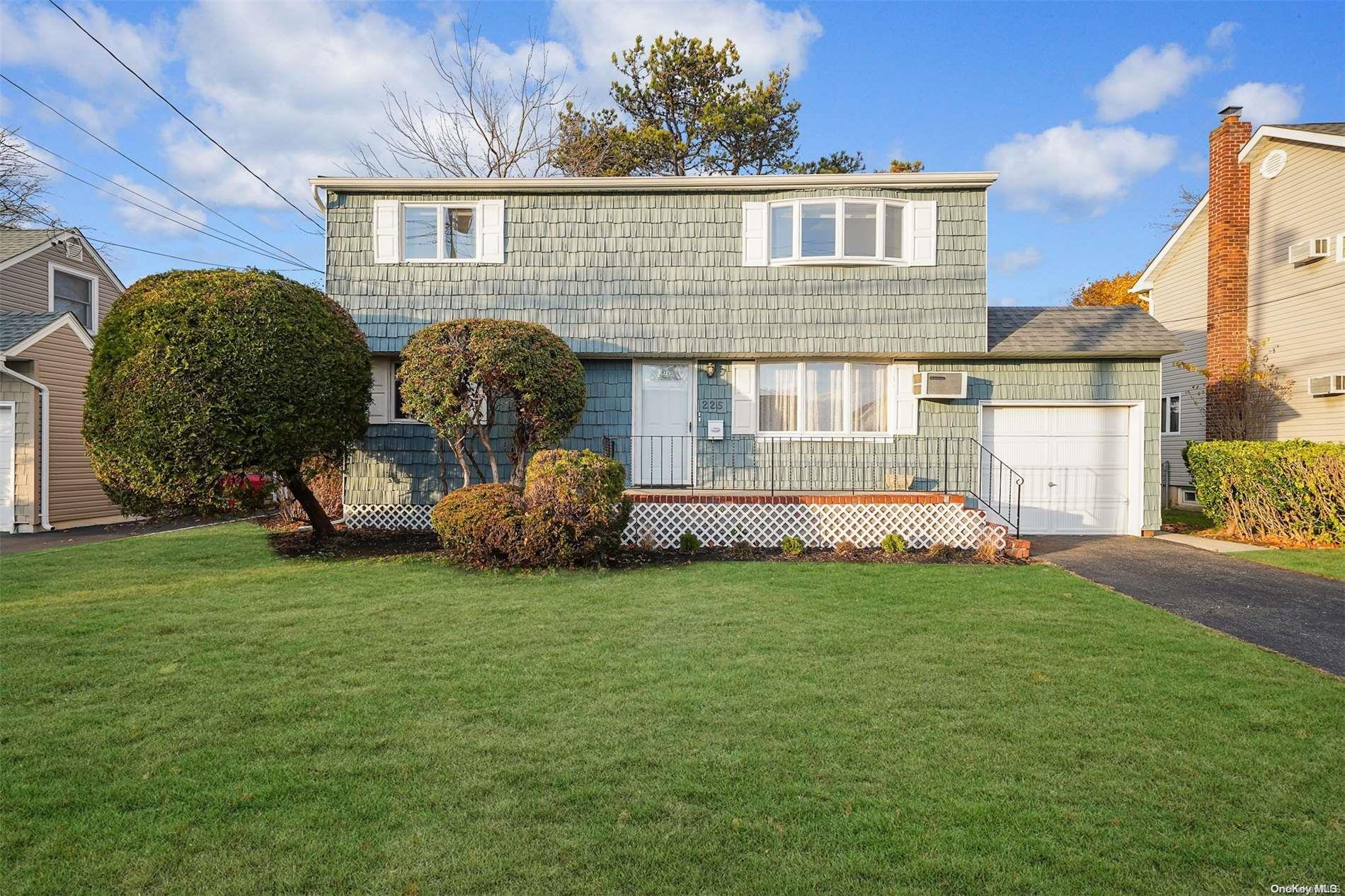 a view of a house with a backyard