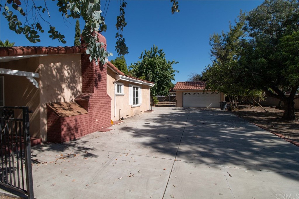 a view of a house with a tree