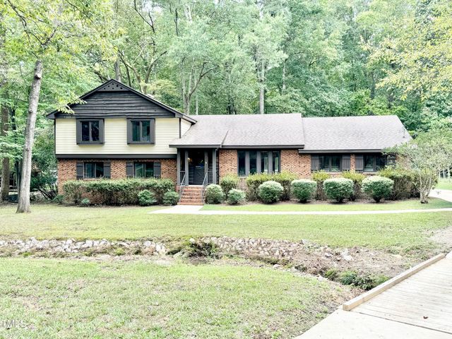 $600,000 | 810 Ellynn Drive | Greenwood Forest