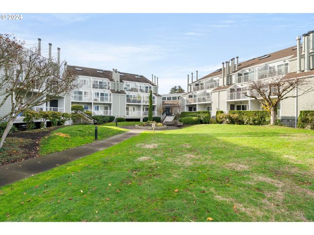 $249,900 | 241 North Hayden Bay Drive | Jantzen Beach Village Condominium