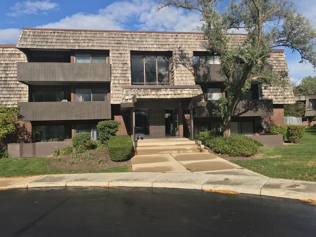 $1,950 | 513 Timber Ridge Drive, Unit 107A | Carol Stream