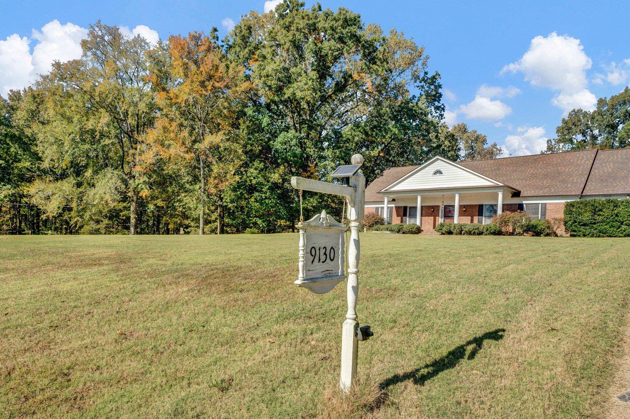 View of front facade with a front yard