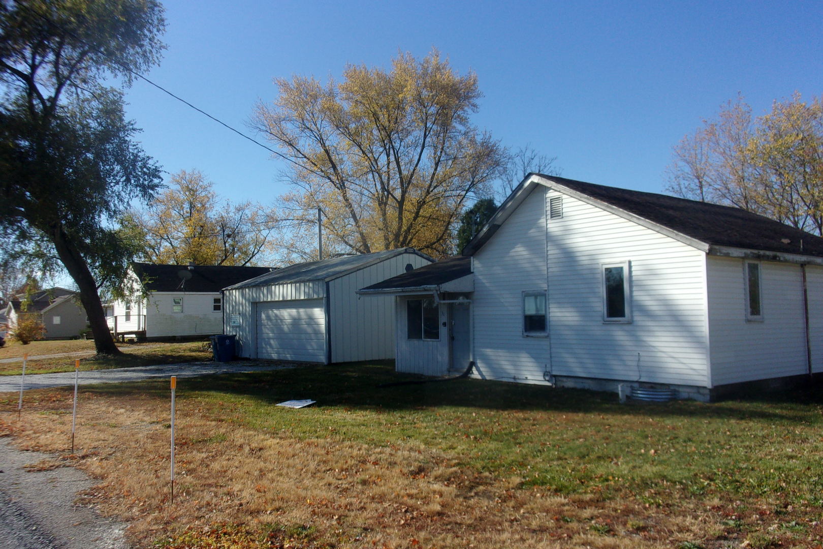 a front view of house with yard