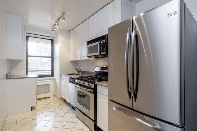 $5,200 | 784 Columbus Avenue, Unit 12C | Upper West Side