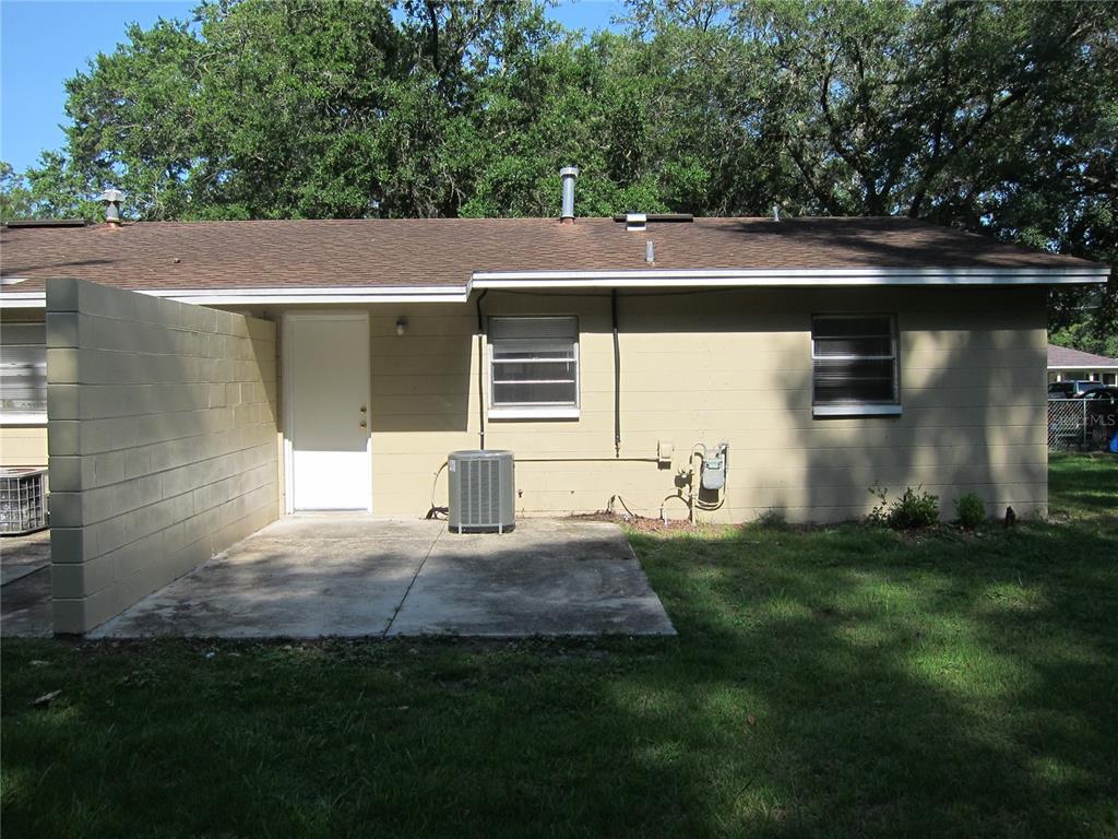 a view of back yard of the house