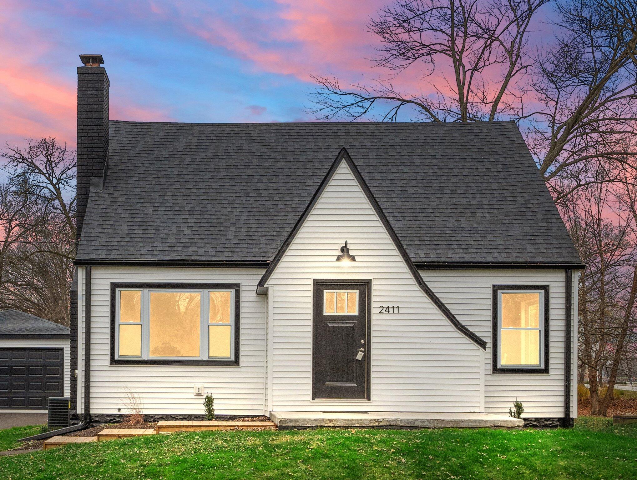 a view of a house with a yard