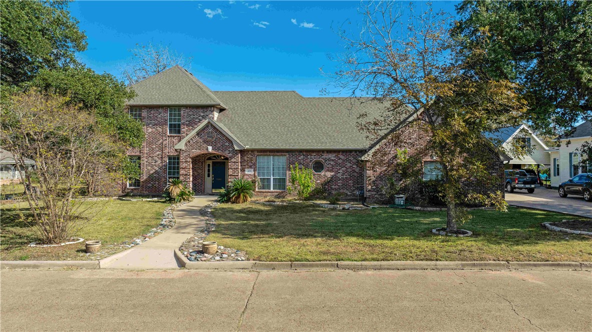 Tudor house featuring a front yard