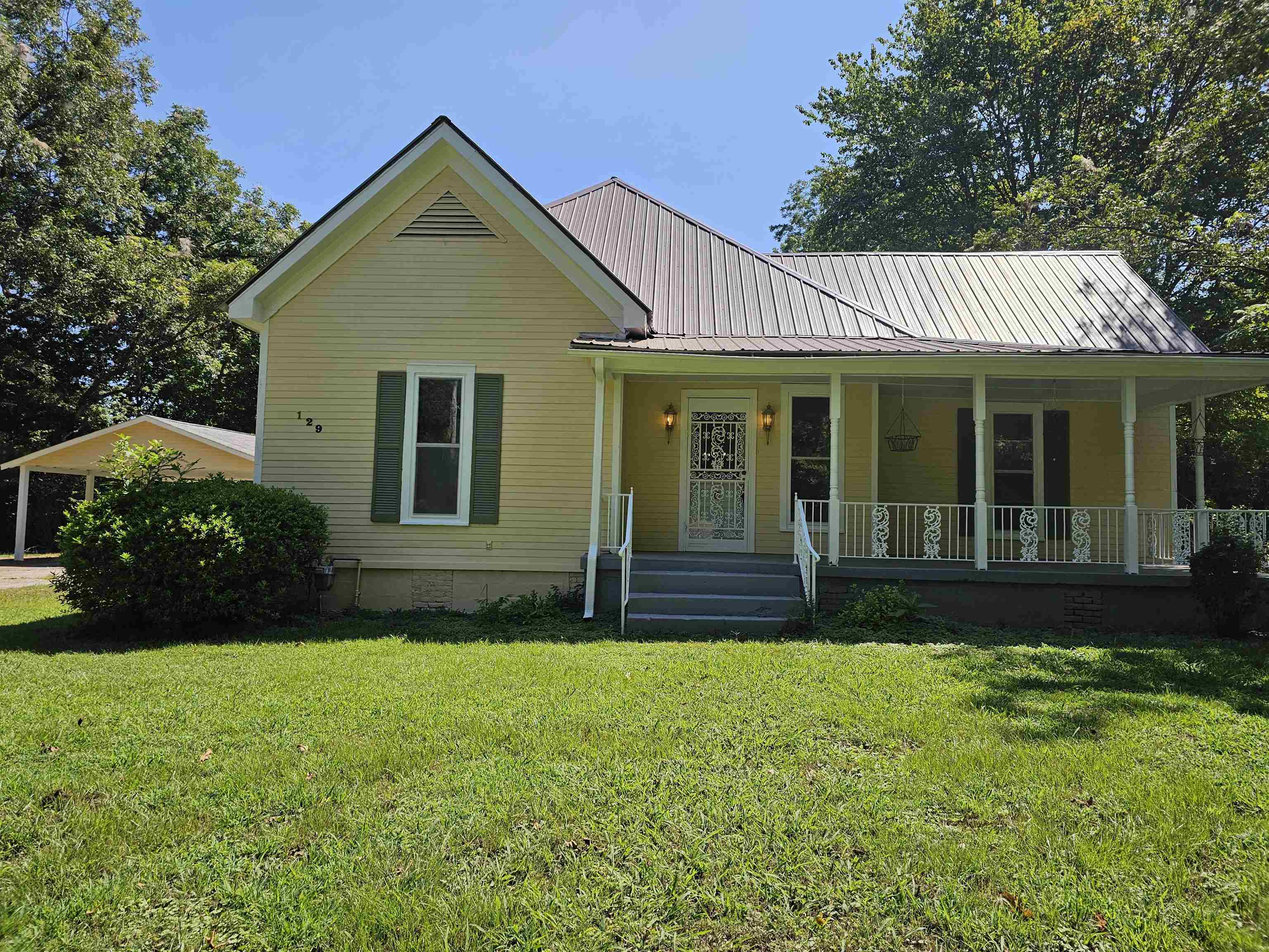 a view of a house with garden and yard