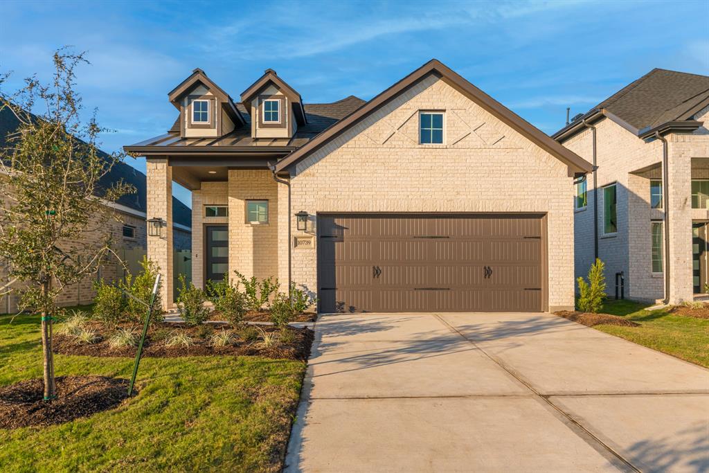 a view of a house with a outdoor space