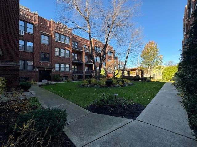 $189,900 | 635 Garfield Street, Unit 2 | Oak Park