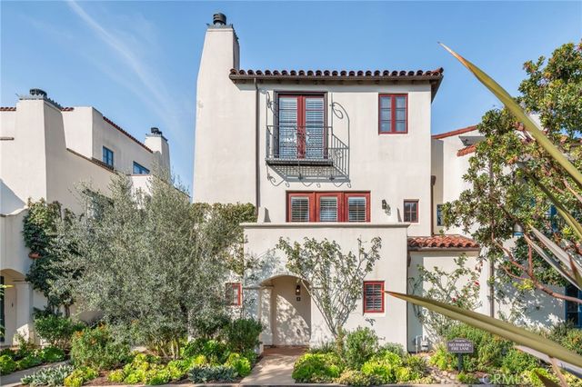 $2,375,000 | 212 Santa Barbara Street, Unit A | East Beach