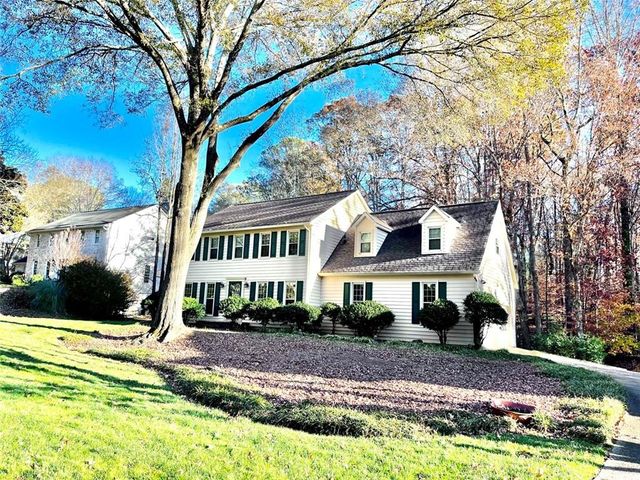 $575,000 | 4182 Westchester Crossing Northeast | Westchester