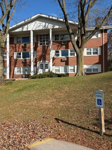 $1,500 | 225 Country Club Drive, Unit 1C | Lake Geneva