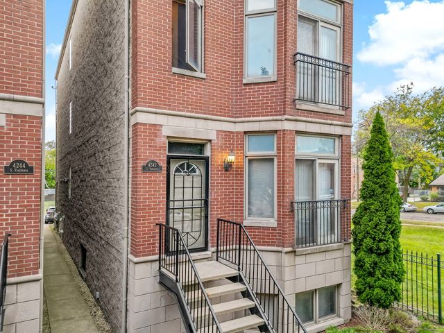 $285,000 | 4242 South Vincennes Avenue, Unit 2 | Bronzeville