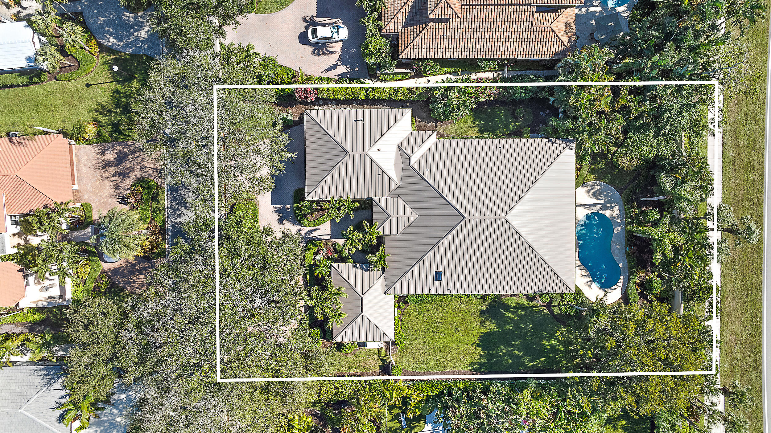 an aerial view of house with a yard and swimming pool