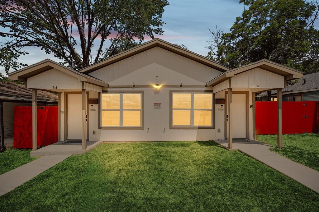 a front view of house with yard