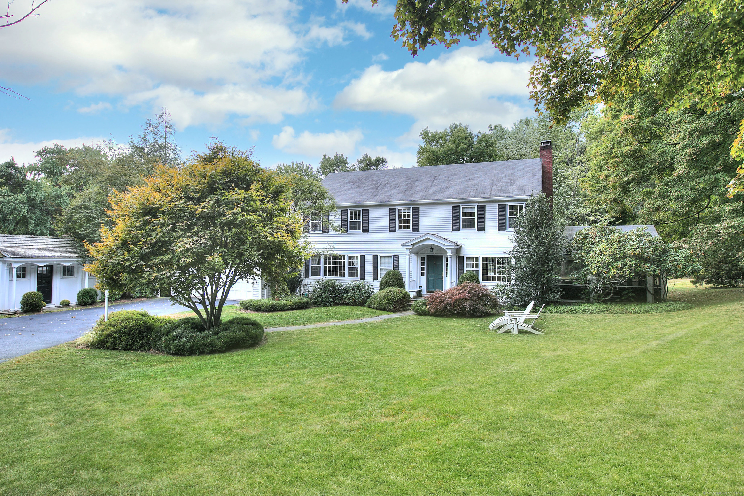 a view of a house with a backyard