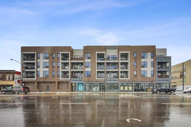 $2,195 | 2405 West Hutchinson Street, Unit 402 | Horner Park