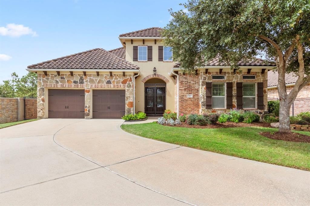 Gorgeous Mediterranean Style home on Culdasac Lot