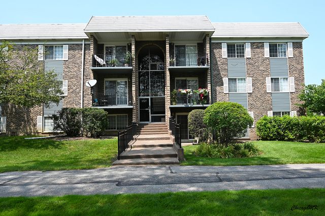 $174,900 | 1527 North Windsor Drive, Unit 206 | Arlington Heights