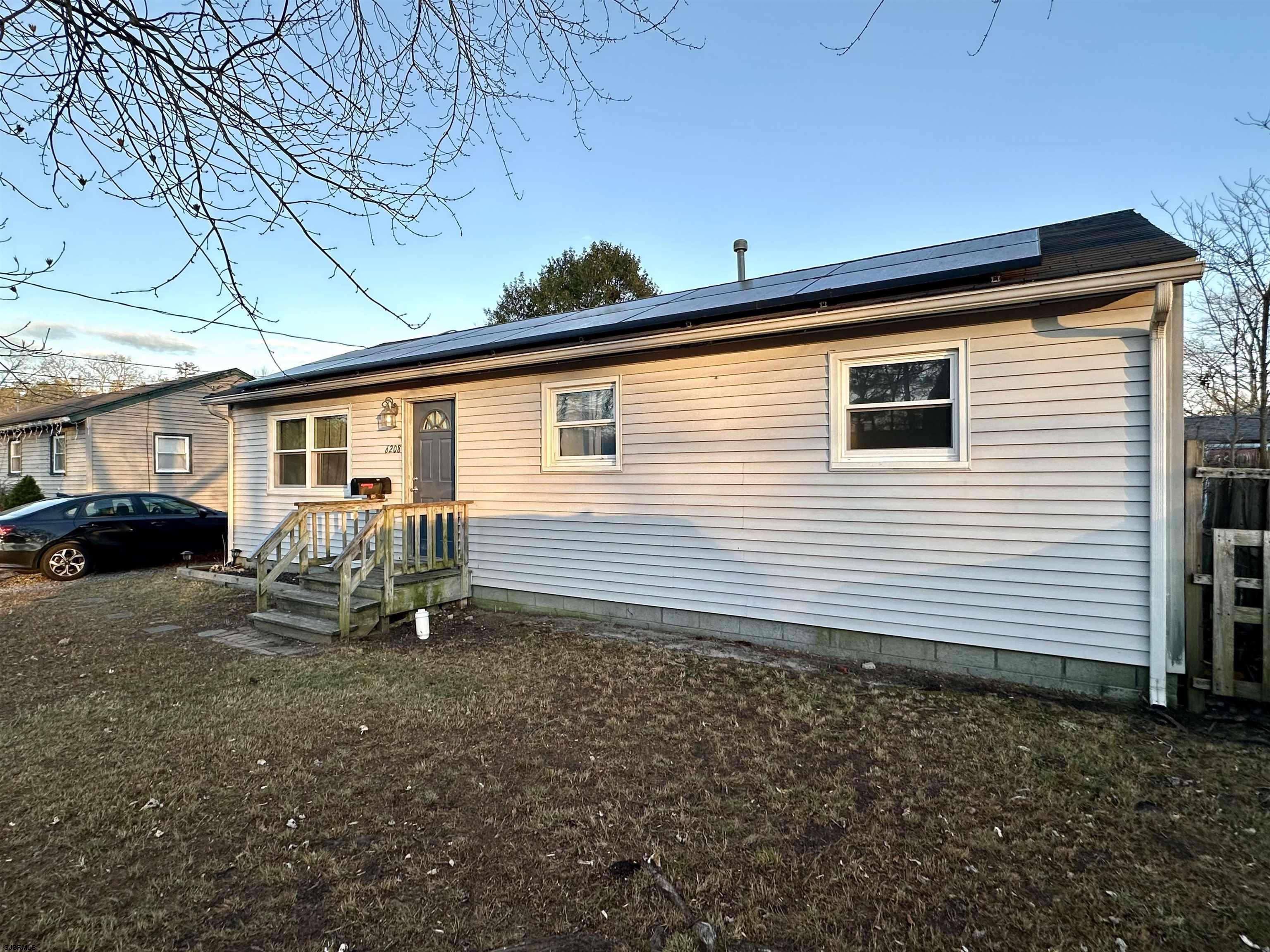 a view of a house with a backyard