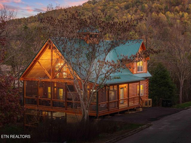 $1,099,000 | 3140 White Falcon Way | Pigeon Forge