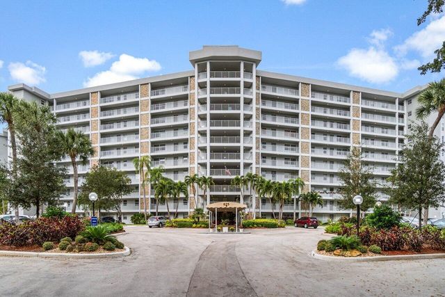 $450,000 | 625 Oaks Drive, Unit 508 | Palm Aire