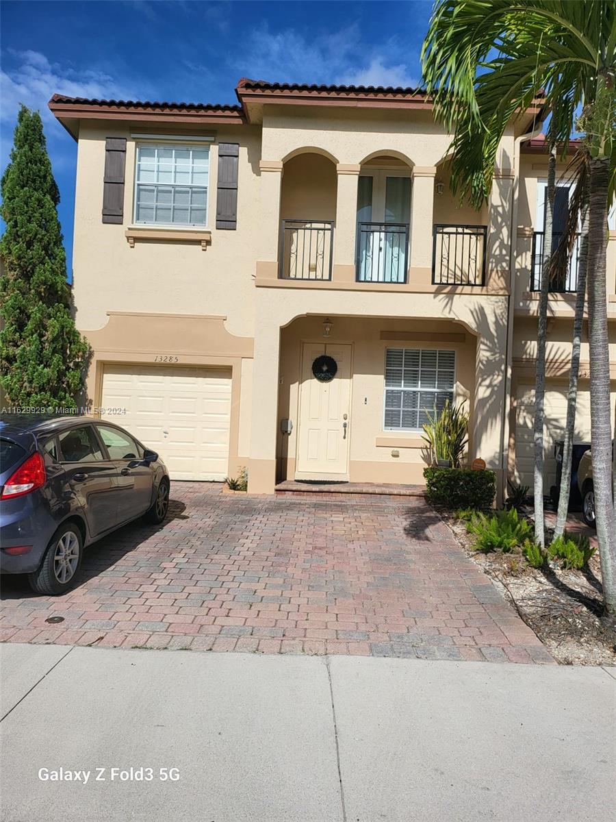 a view of a car park in front of house