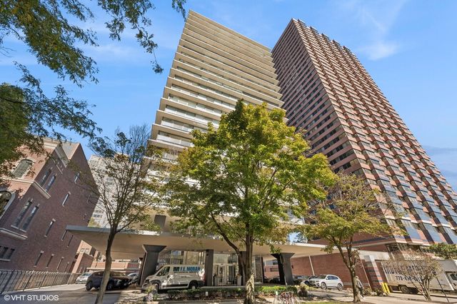 $419,000 | 320 West Oakdale Avenue, Unit 1403 | Lake View East