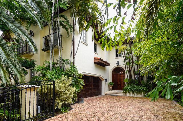 $13,950,000 | 446 Brazilian Avenue | Casa del Lago