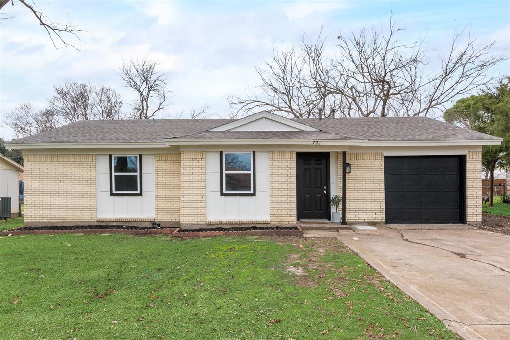 a front view of house with yard