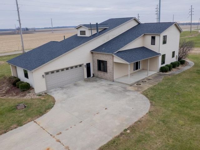 $375,000 | 5031 920 East | Texas Township - De Witt County