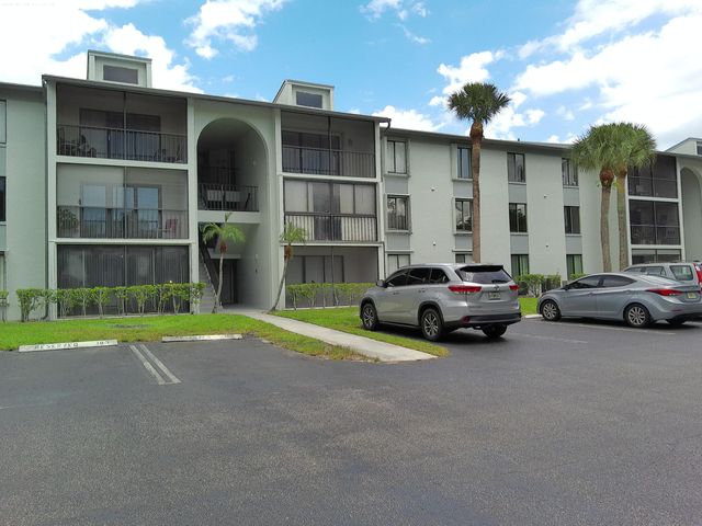 $188,900 | 1011 Green Pine Boulevard, Unit D2 | The Villages of Palm Beach Lakes