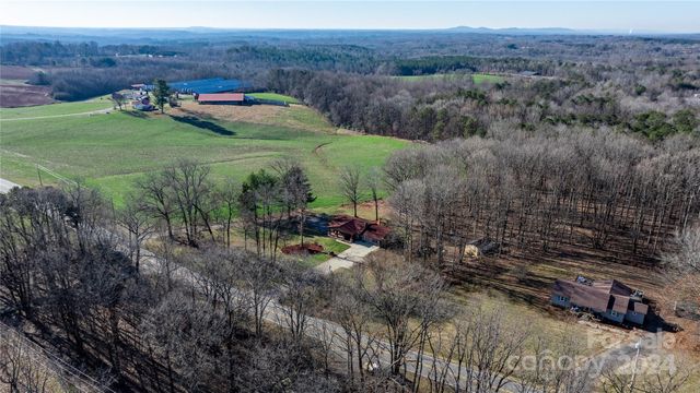 $300,000 | 4296 Siloam Road | Rockford Township - Surry County