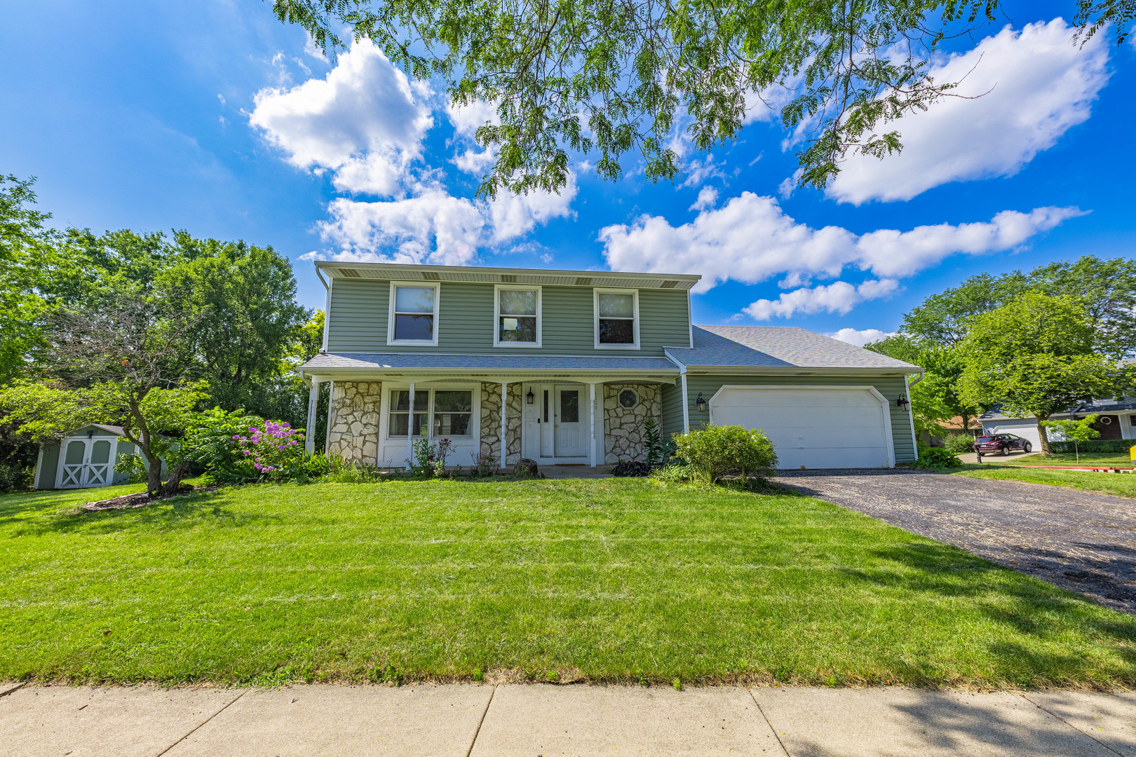 a view of a house with a yard