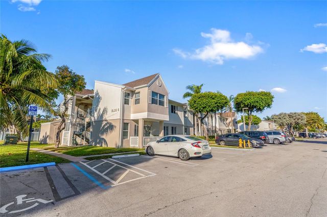 $279,900 | 17330 Northwest 67th Place, Unit L6 | Country Club of Miami