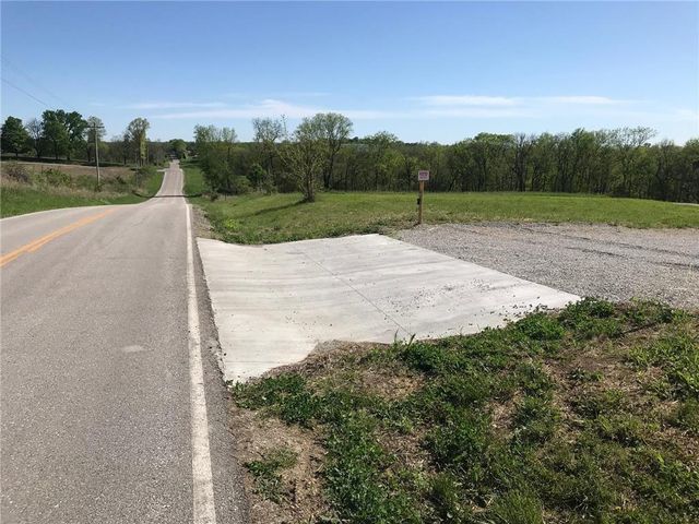 $335,000 | 14000 Northwest Walker Road | Carroll Township - Platte County