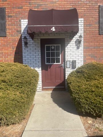 $1,600 | 4 Maple Crest Circle, Unit E | Homestead Avenue