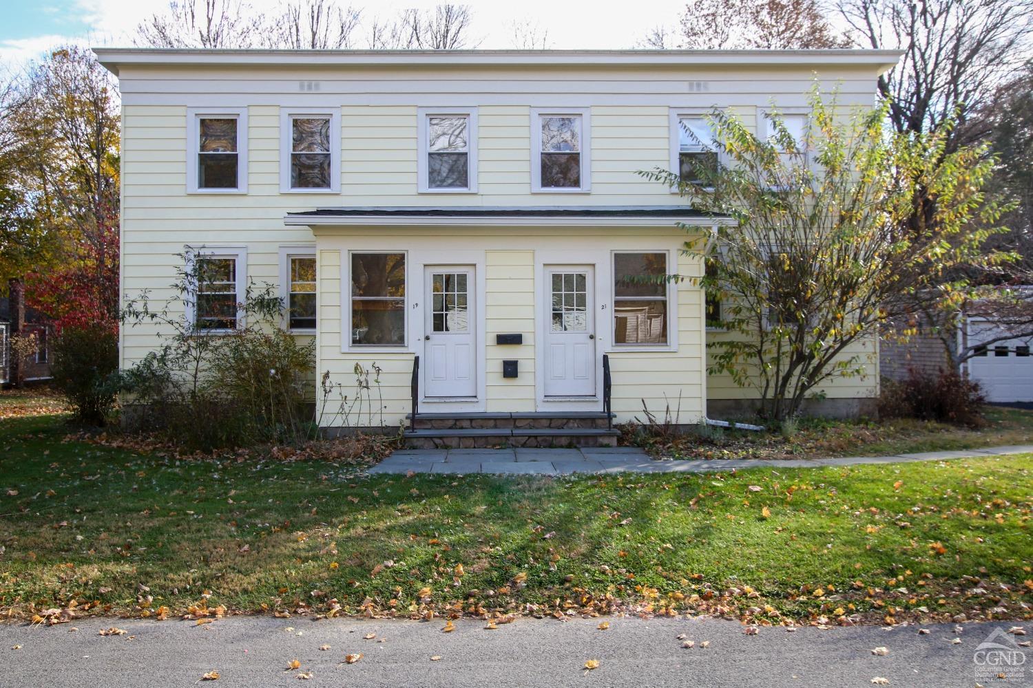 a view of a house with a yard