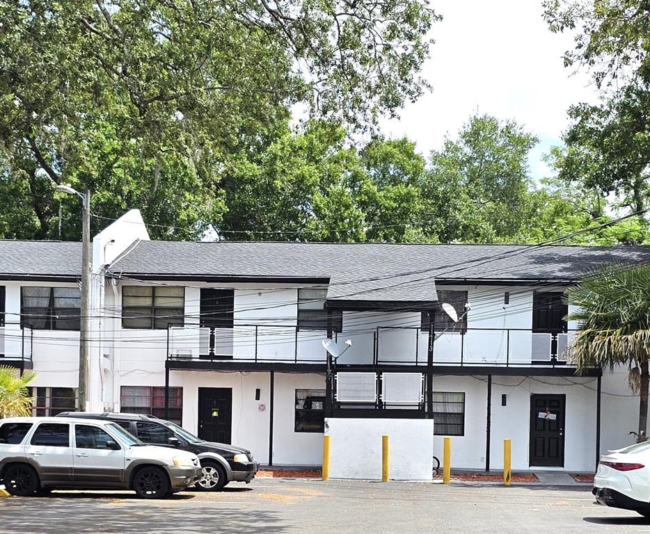 a view of a car park in front of house