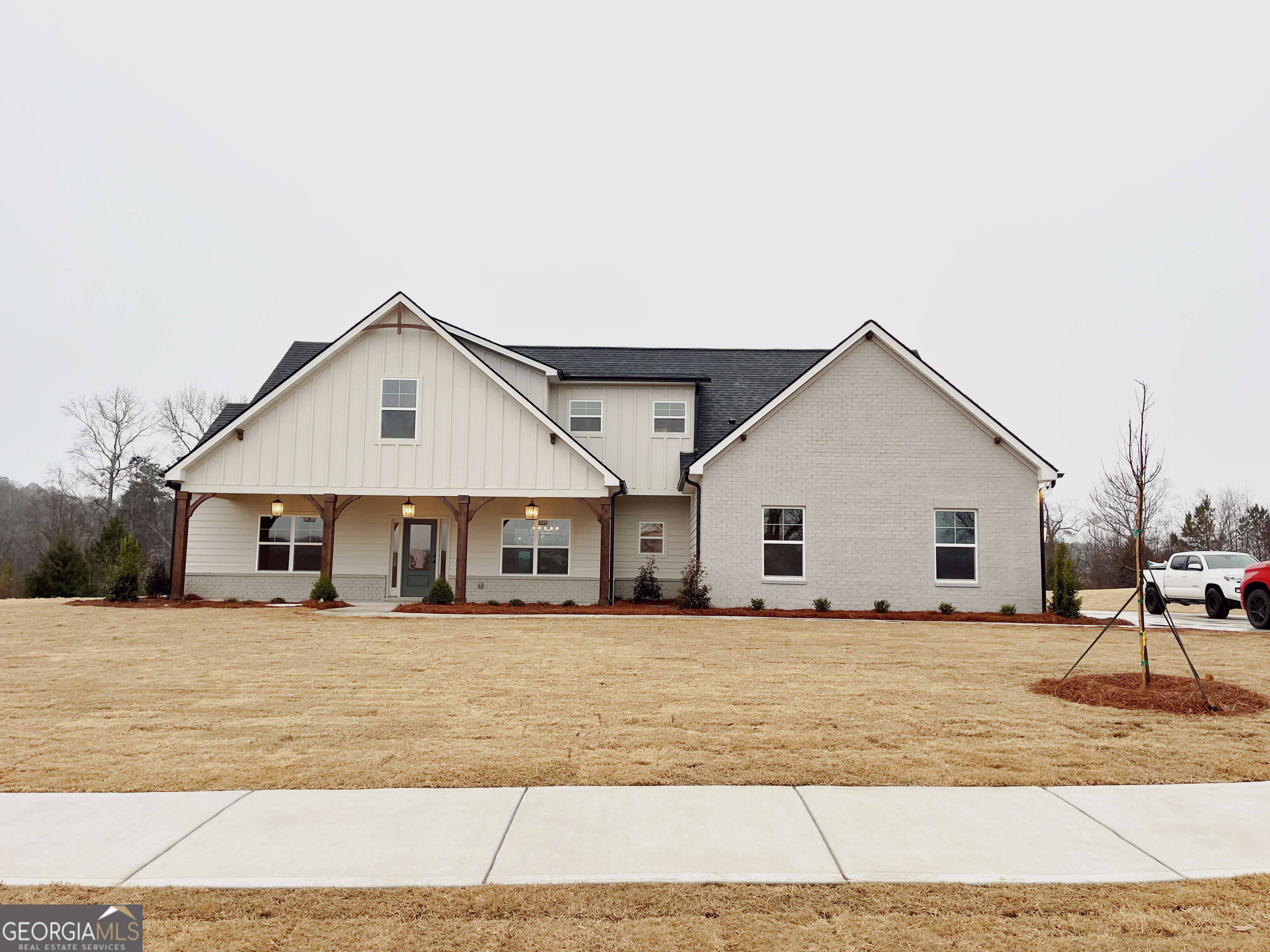 a view of a house with a outdoor space