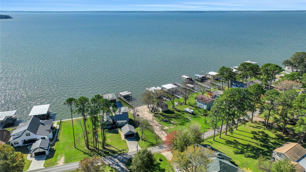 Welcome to 509 Sequoia Dr on beautiful Lake Livingston