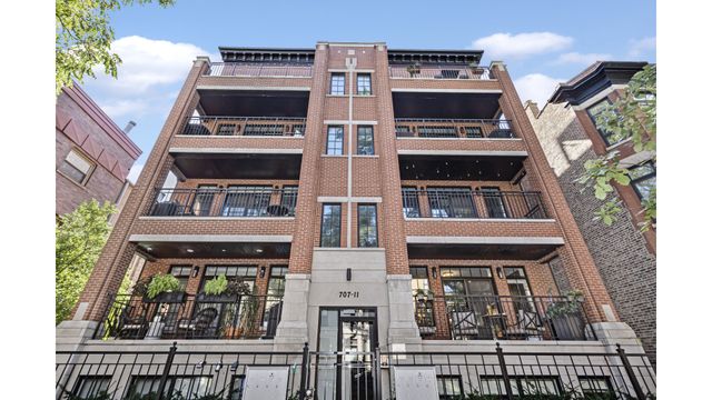 $1,075,000 | 711 West Buckingham Place, Unit 1W | Lake View East