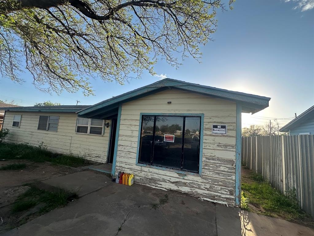 a view of a house with a garage