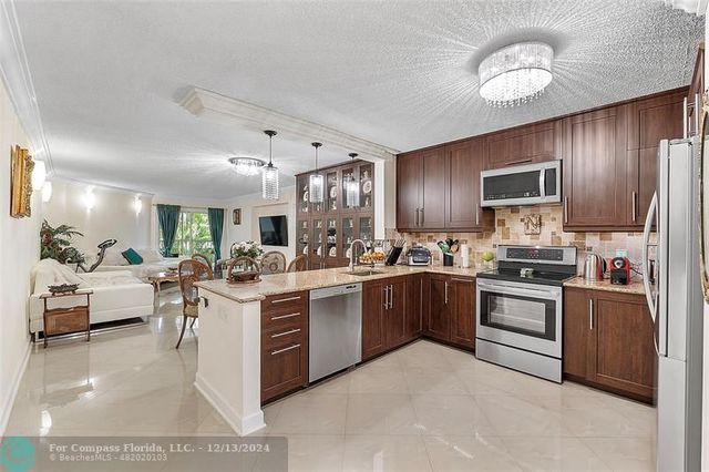 $484,900 | 961 Southeast 20th Avenue, Unit 202 | Deerfield Beach Island