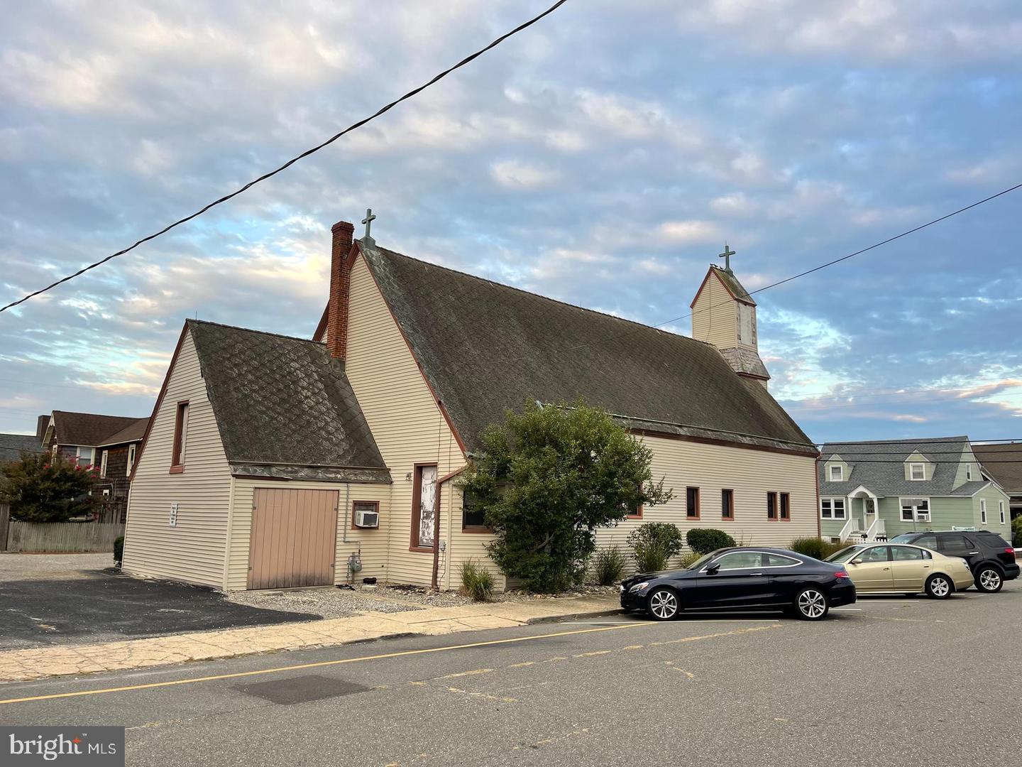 a car parked in front of a house