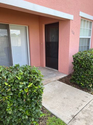 $1,950 | 156 Southwest Peacock Boulevard, Unit 29104 | Fountainview