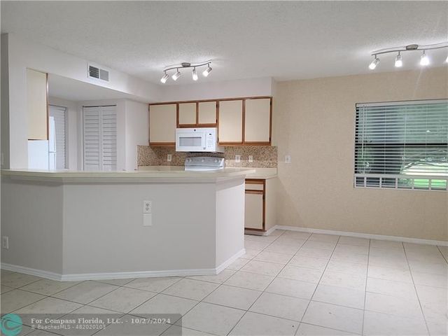 $1,700 | 9999 Summerbreeze Drive, Unit 1014 | Sunrise Lakes