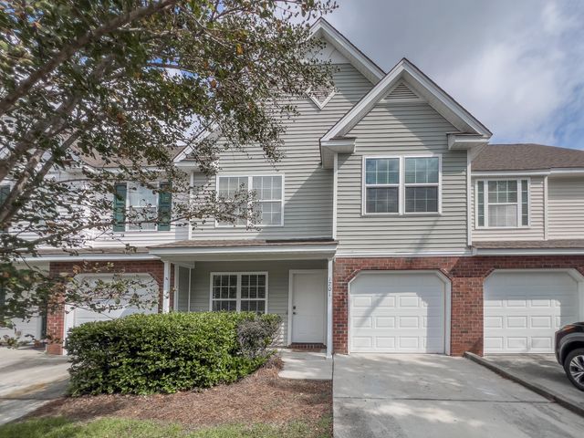 $1,975 | 1201 Buckthorn Circle | Summer Wood